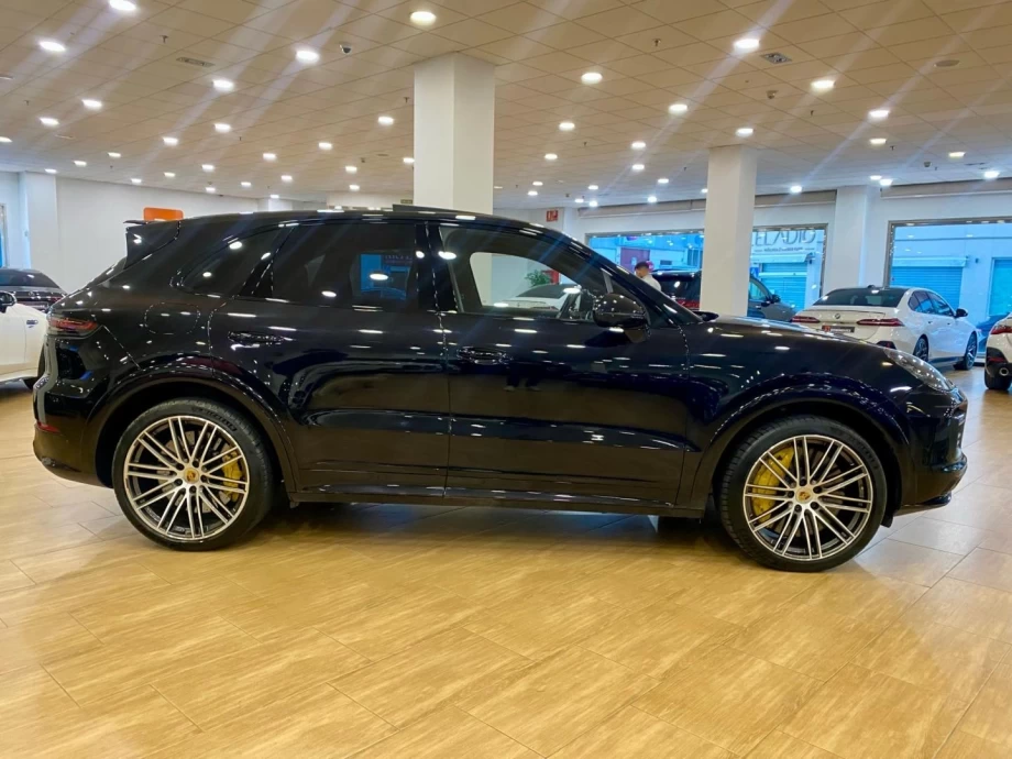 PORSCHE Cayenne Turbo