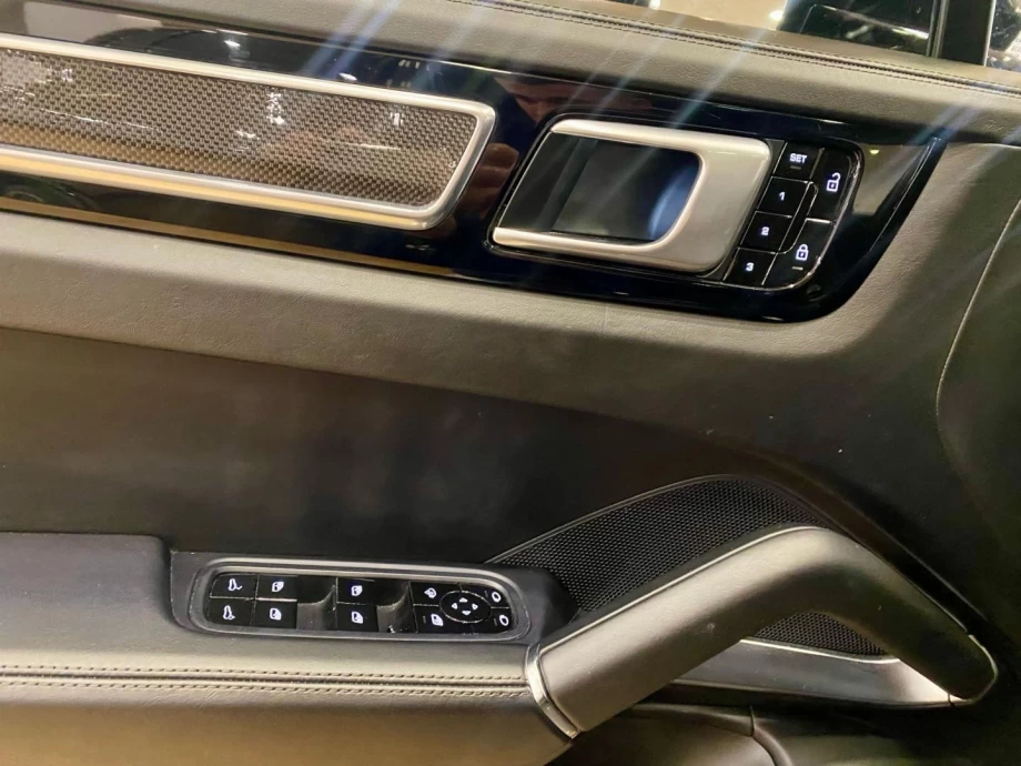 PORSCHE Cayenne Turbo