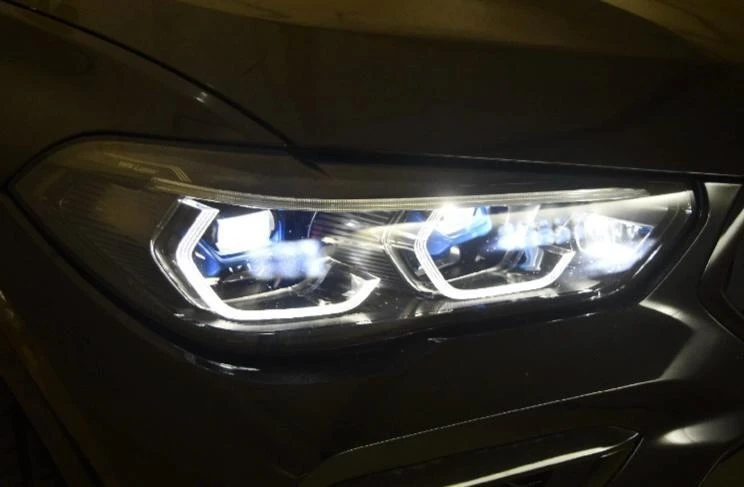 BMW X6 M50i