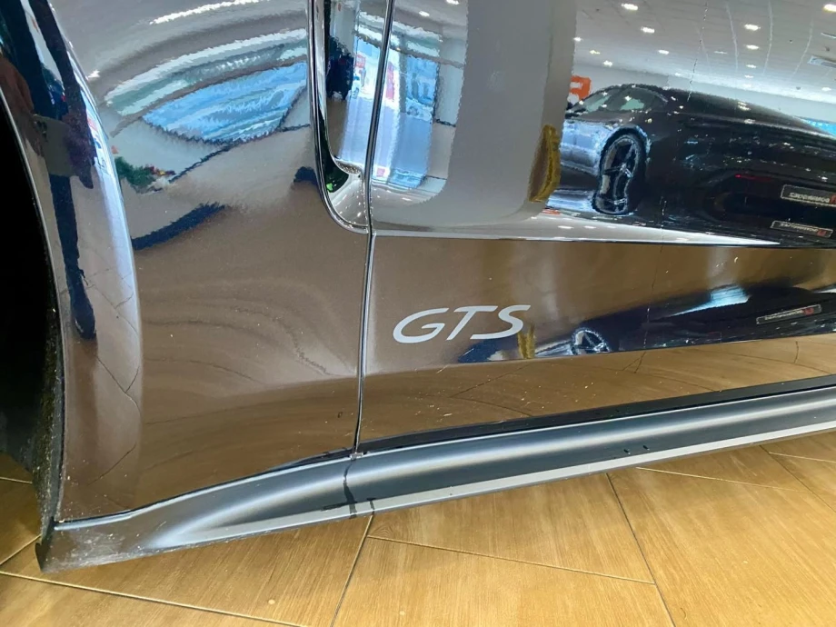 PORSCHE Panamera GTS