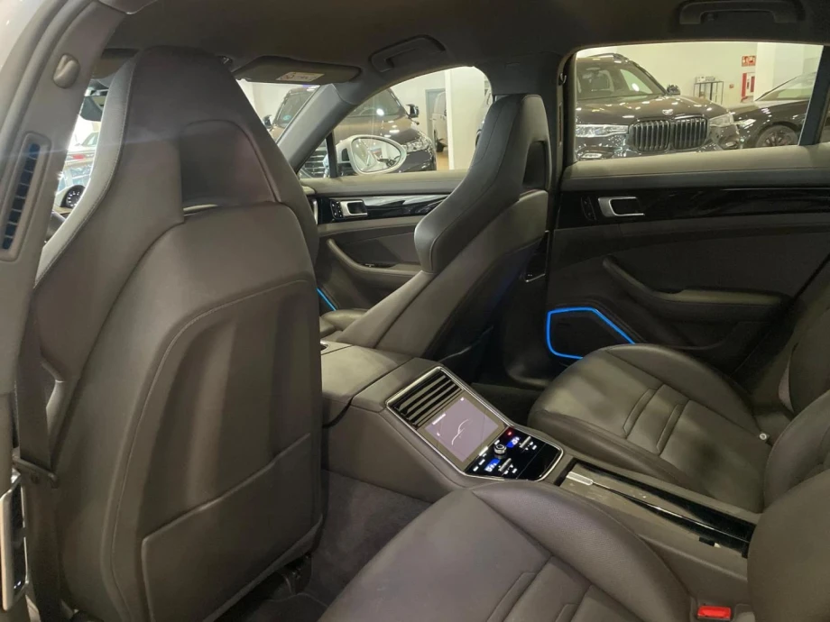PORSCHE Panamera 4 E-Hybrid