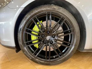 PORSCHE Panamera 4 E-Hybrid