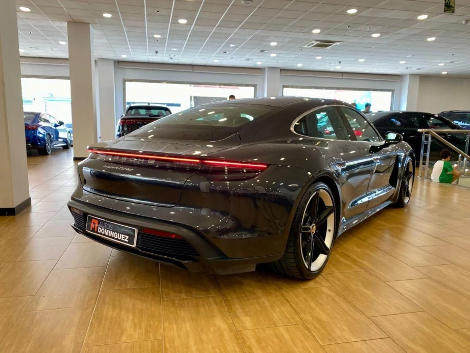 PORSCHE Taycan Turbo