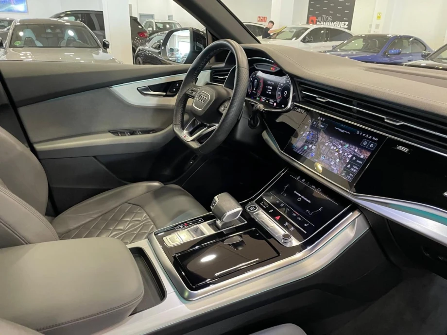 AUDI Q8 S line 55 TFSI 250kW quattro tiptronic