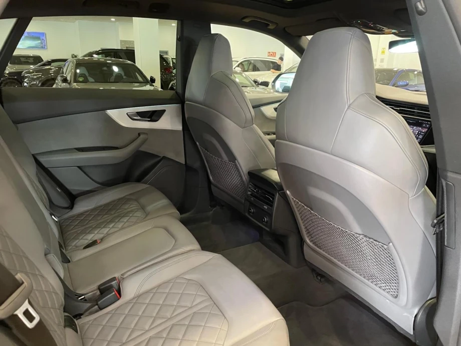 AUDI Q8 S line 55 TFSI 250kW quattro tiptronic