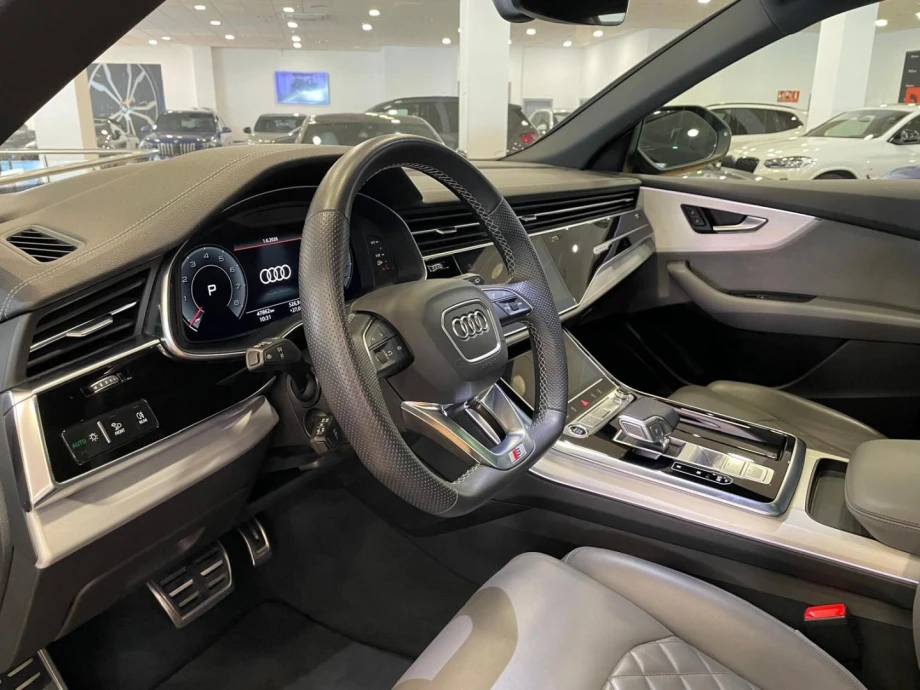 AUDI Q8 S line 55 TFSI 250kW quattro tiptronic