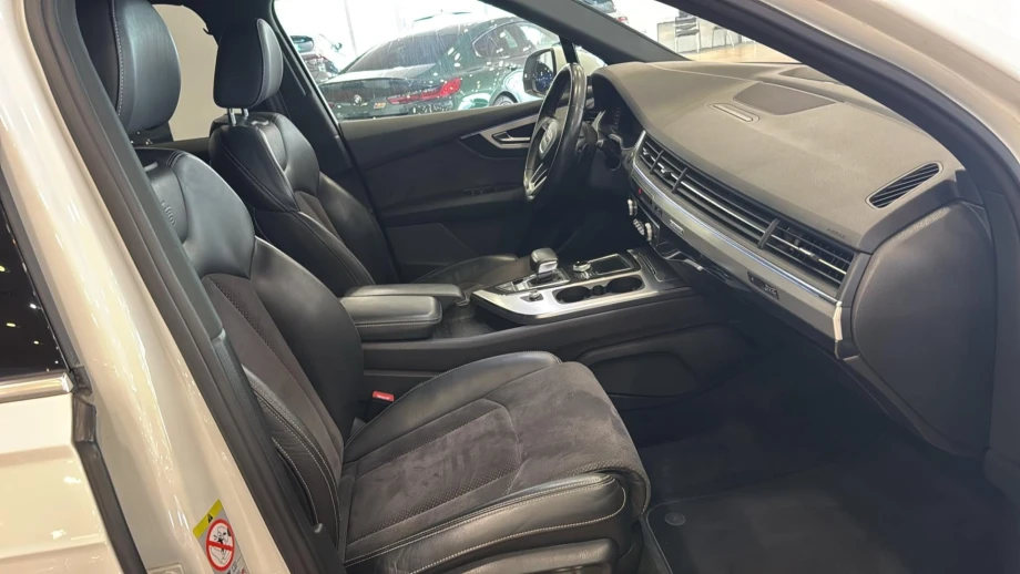 AUDI Q7 3.0 TDI quattro tiptronic S-LINE