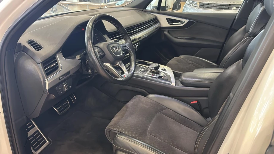 AUDI Q7 3.0 TDI quattro tiptronic S-LINE