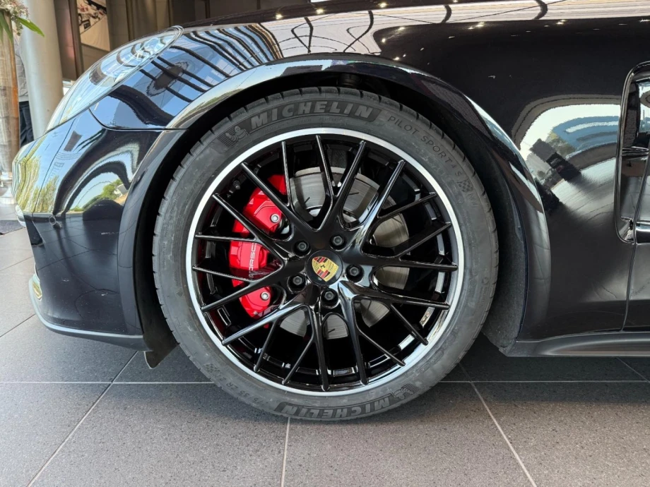 PORSCHE Panamera GTS