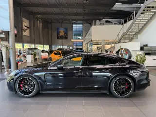 PORSCHE Panamera GTS