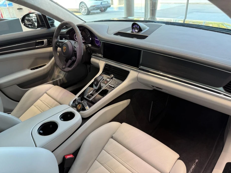 PORSCHE Panamera GTS